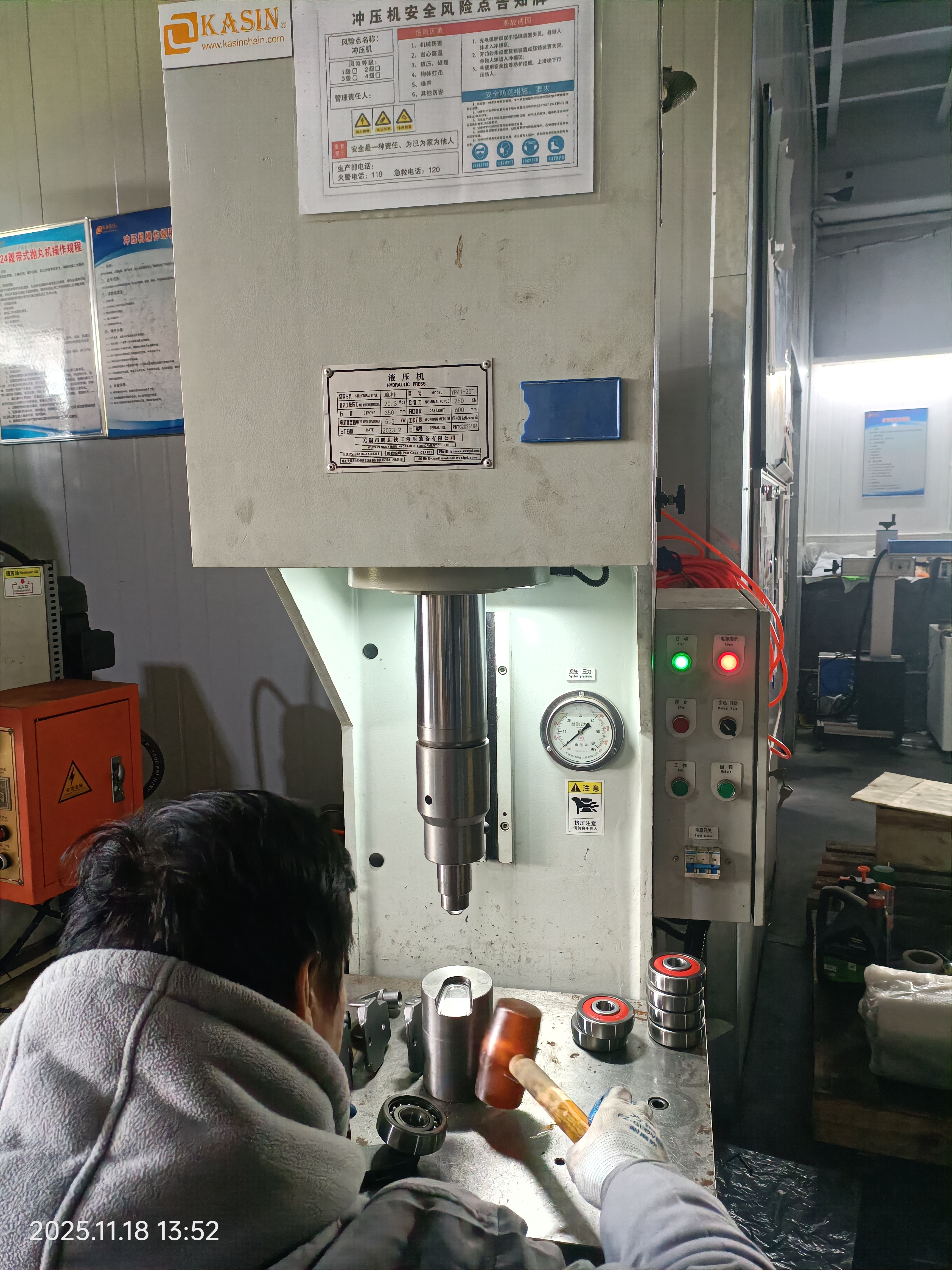 Industrial Trolleys & Chain Conveyor Carts: Engineered for Efficiency