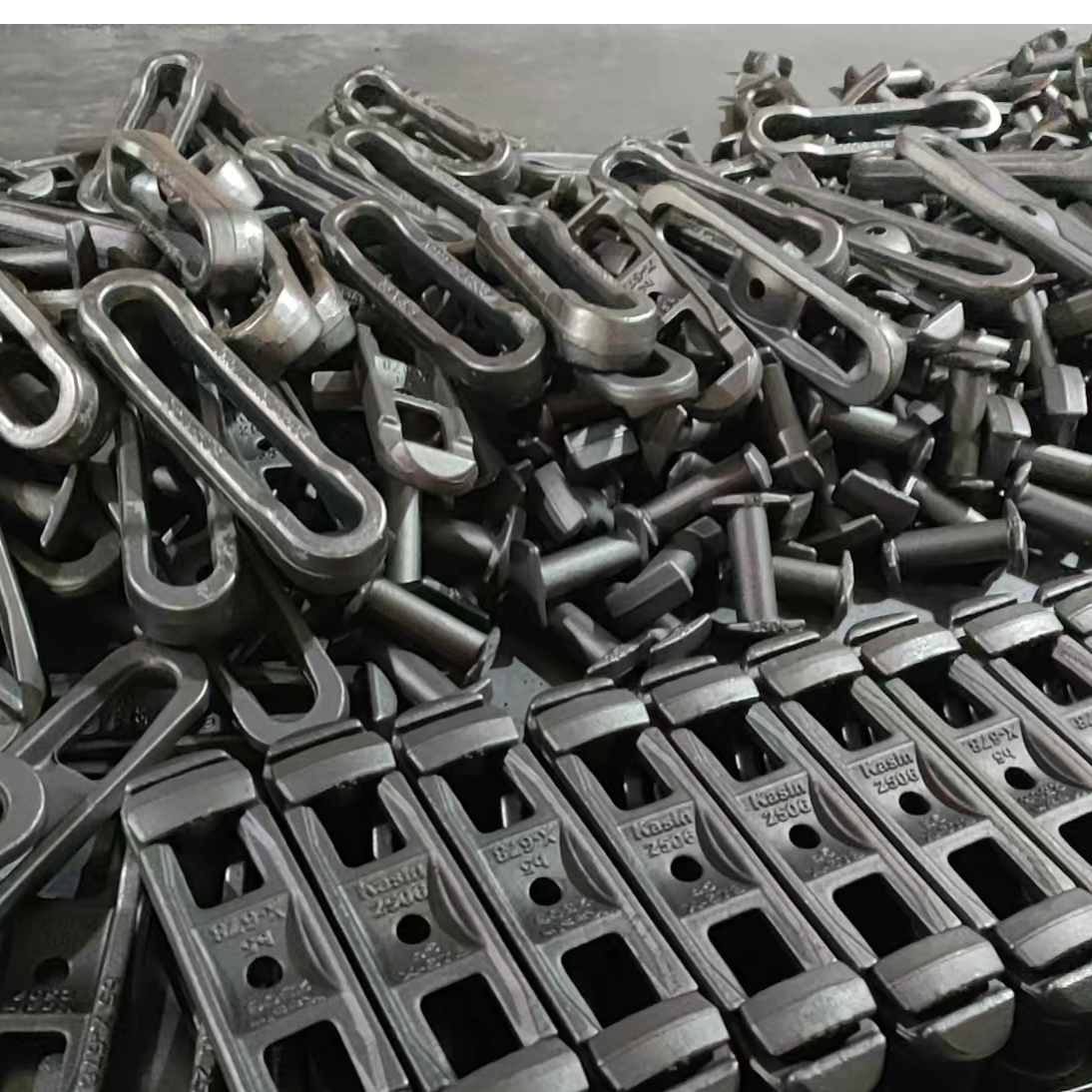 X-678 forged chain: Sufficient inventory ensures delivery guarantee in precise assembly process