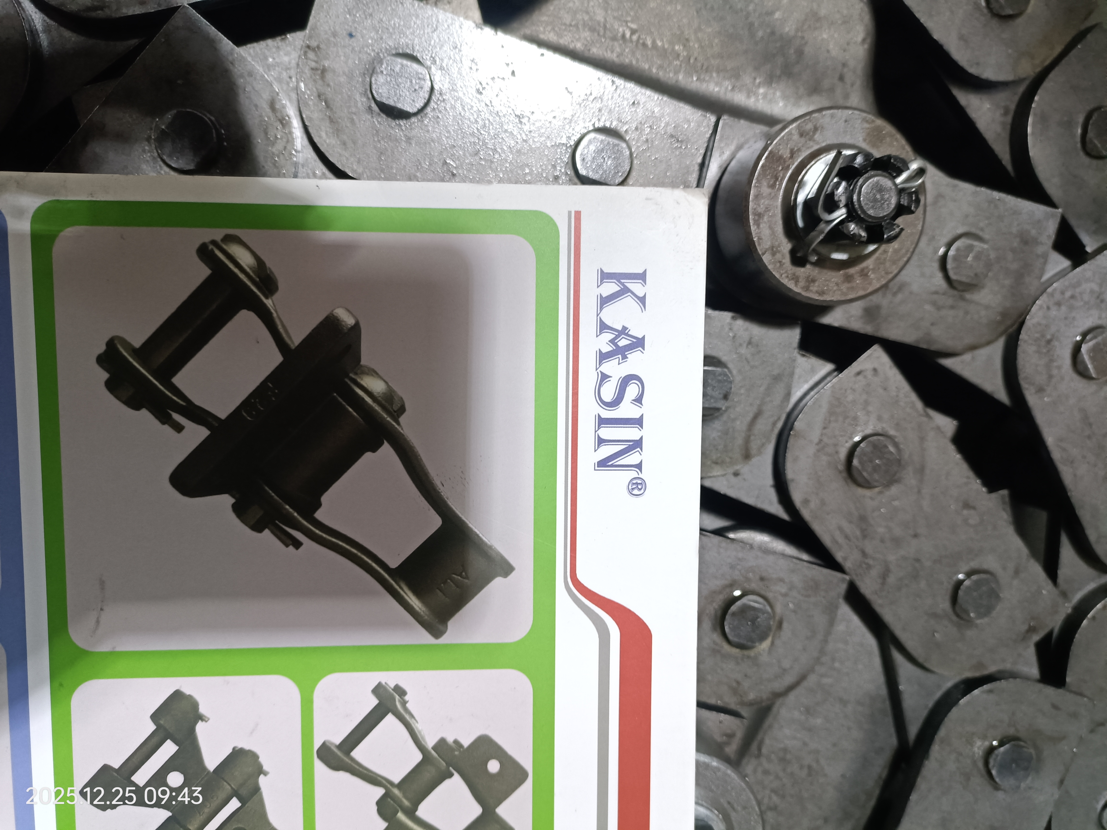 Caterpillar Drive Chain with Outboard Roller: Engineered for Strength & Smooth Operation