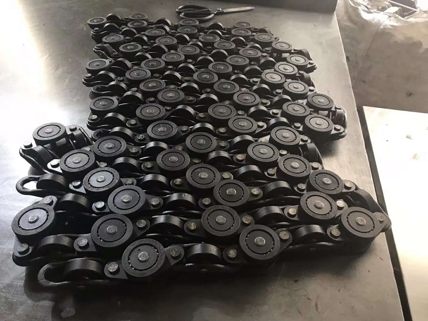 Overhead Conveyor Chain Unibilt&reg; Conveyor Chain: Engineered for Demanding Environments 