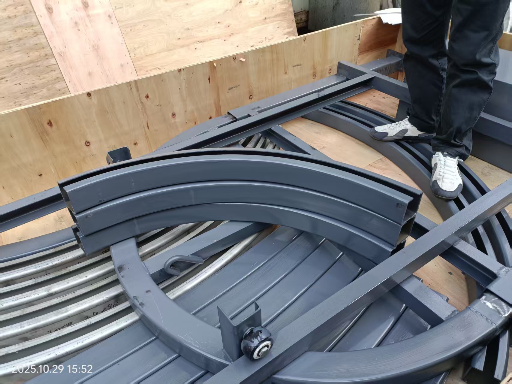 7000 plus Enclosed Track Conveyor System Conveyor Line System hanging conveyor system