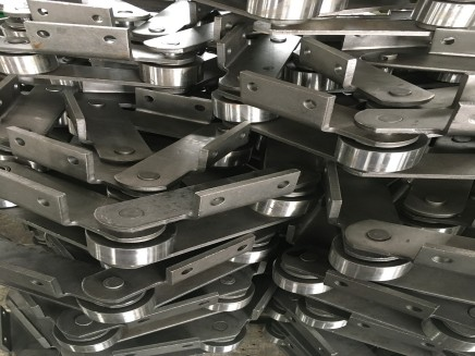 Optimizing Overhead Conveyor Systems: The Role of Sugar Mill Chains in Corrosive Environments